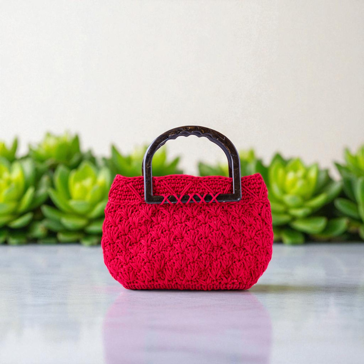 Bolso de Mano en Crochet Rojo con Asa Acrílica - Imagen 2