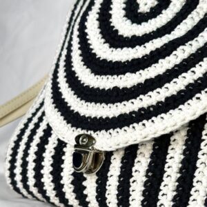 bandolera crochet negra y blanca